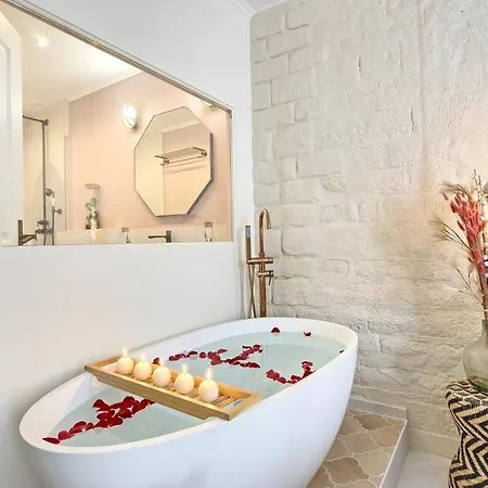 The Charming Luxembourg Garden Appartement