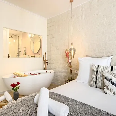 The Charming Luxembourg Garden Appartement