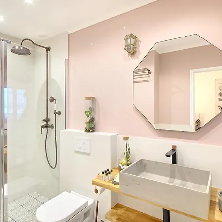 The Charming Luxembourg Garden Appartement *